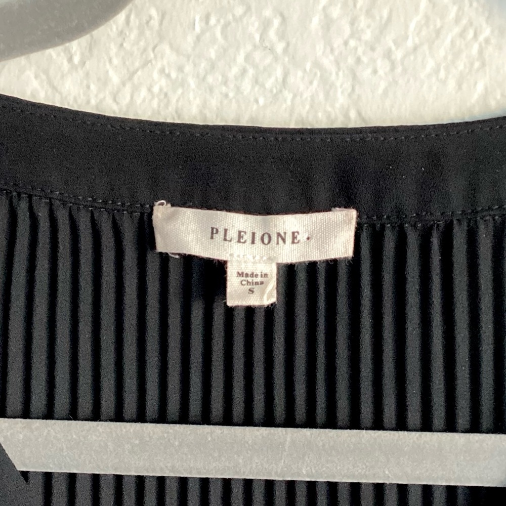 \Pleione\ Plisse Pleated Blouse - Picture 14 of 15